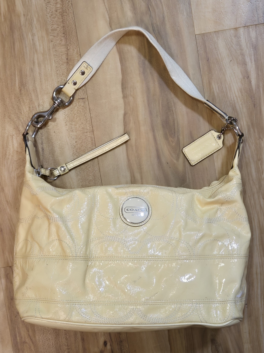 Authentic Coach Signature Patent Leather Hobo Bag (F17421) – Pastel Yellow/Cream
